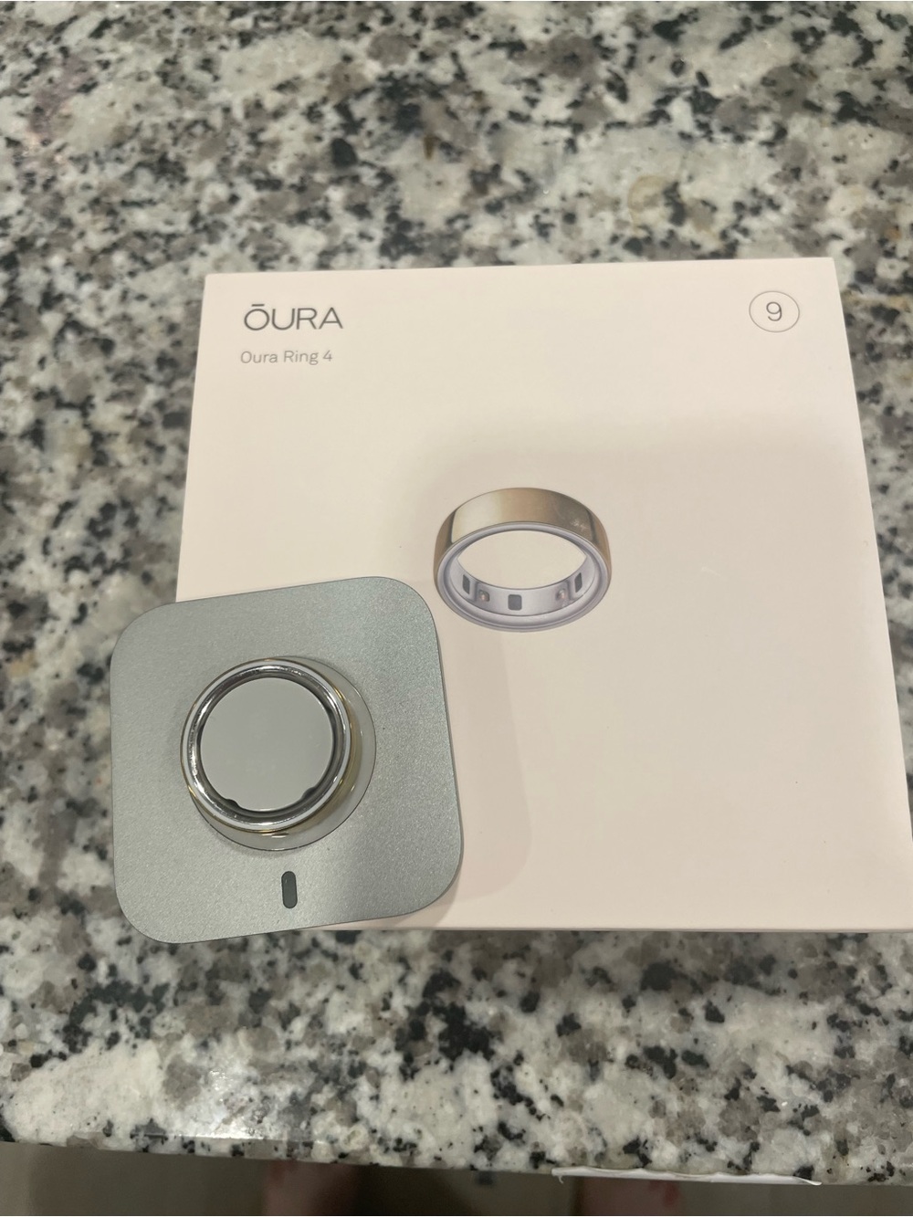 ŌURA Ring 4 - gold Smart Ring (Size 9)